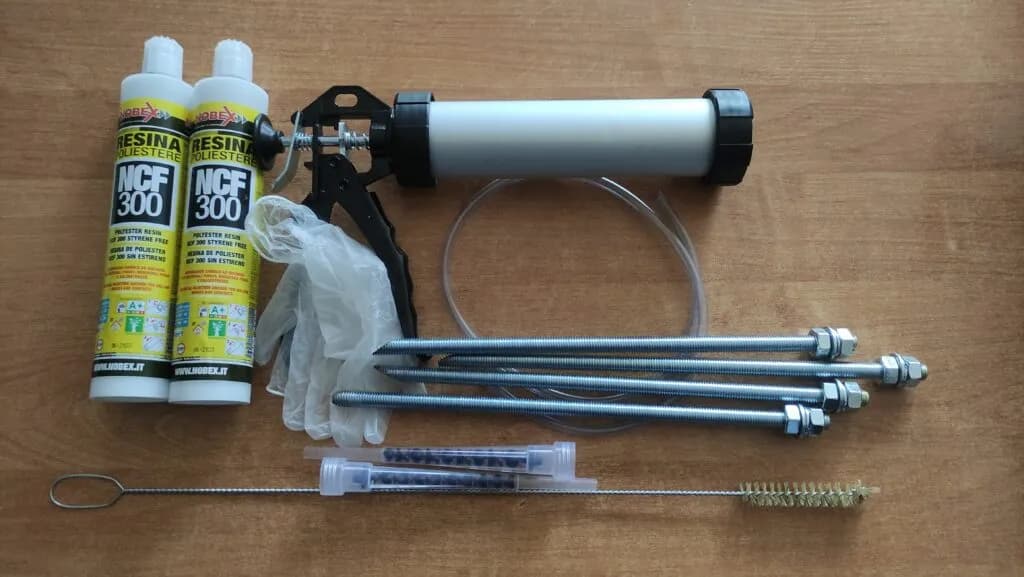 Kotwa chemiczna w styropianie – jak uniknąć mostków termicznych?