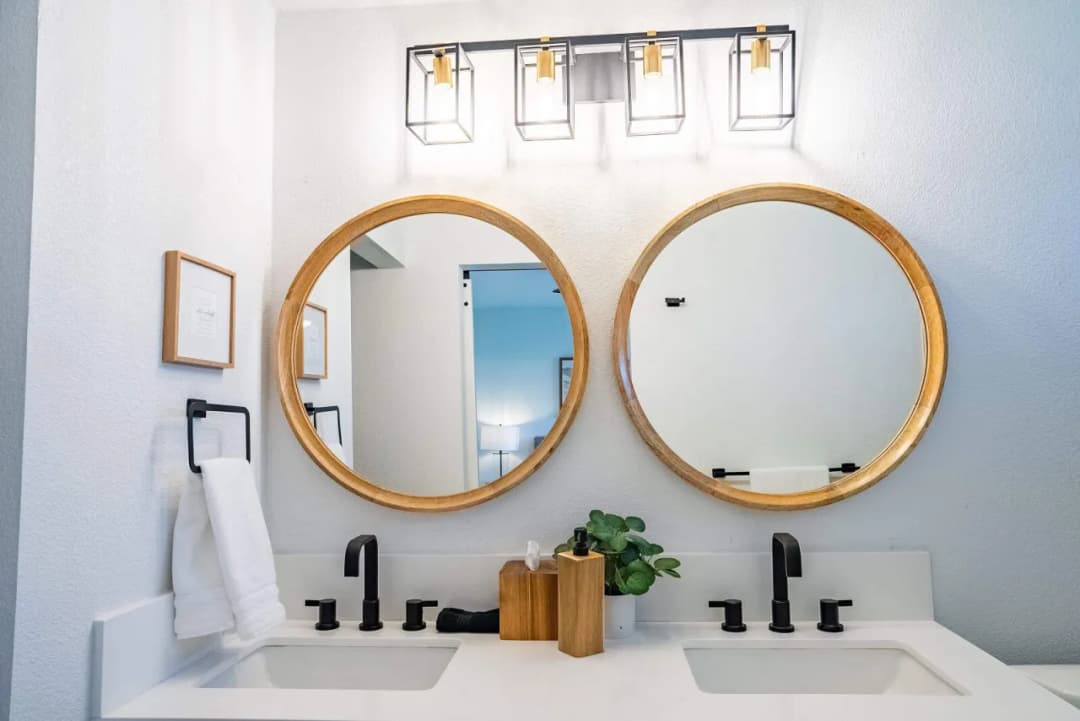 Ile lumenów na m2 w łazience? Sprawdź, jak dobrze oświetlić wnętrze!