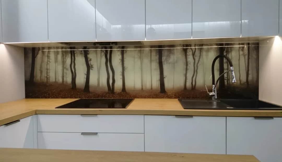 Jak zamontować panele szklane w kuchni - proste kroki i cenne porady