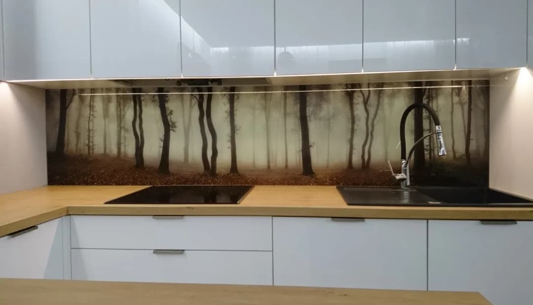 Jak zamontować panele szklane w kuchni - proste kroki i cenne porady
