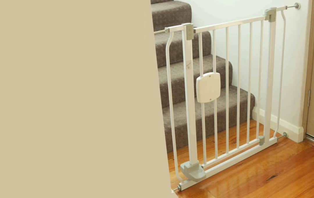 Jak skutecznie zabezpieczyć schody przed malowaniem i uniknąć zniszczeń