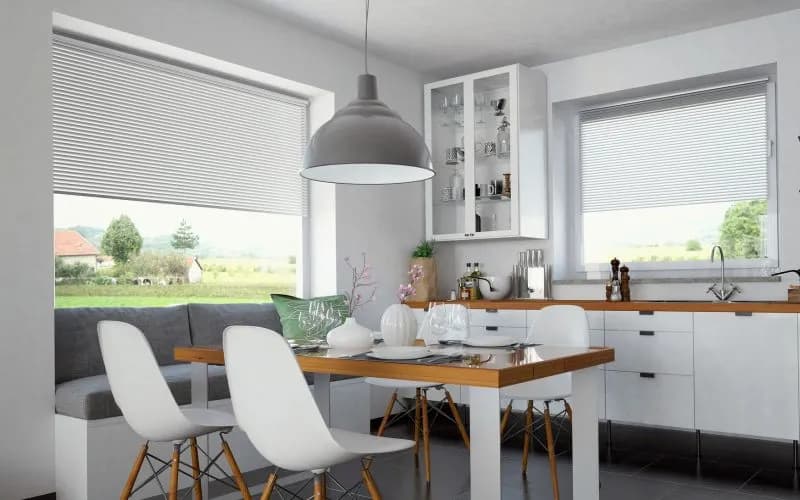 Jakie dodatki do szaro-białej kuchni nadadzą wnętrzu niepowtarzalny charakter