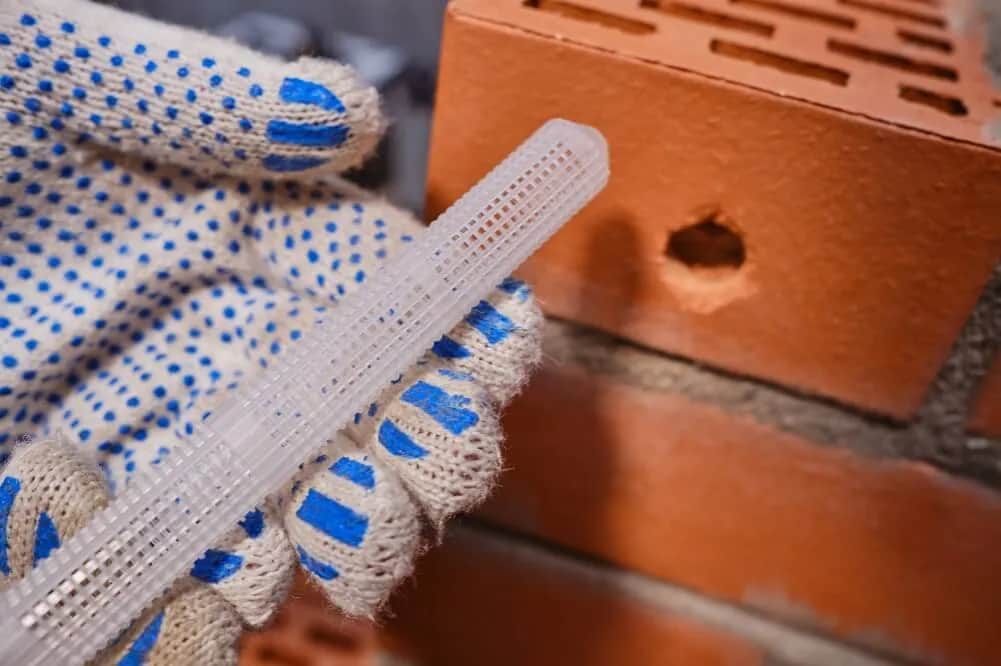 Kotwa chemiczna – kluczowy element mocujący w budownictwie i jego zastosowanie