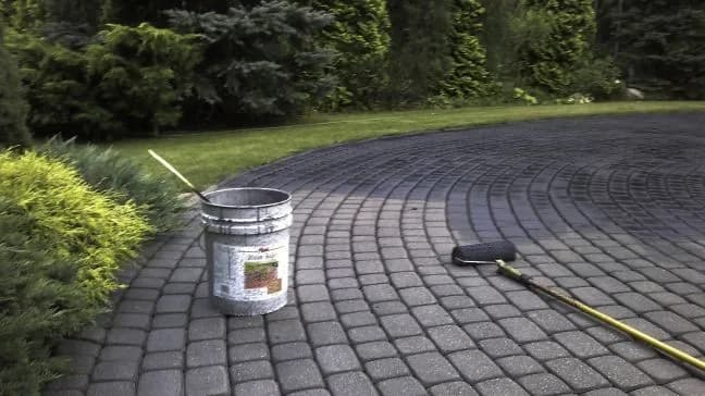 Jak malowanie betonu na zewnątrz może zmienić Twój taras w raju?