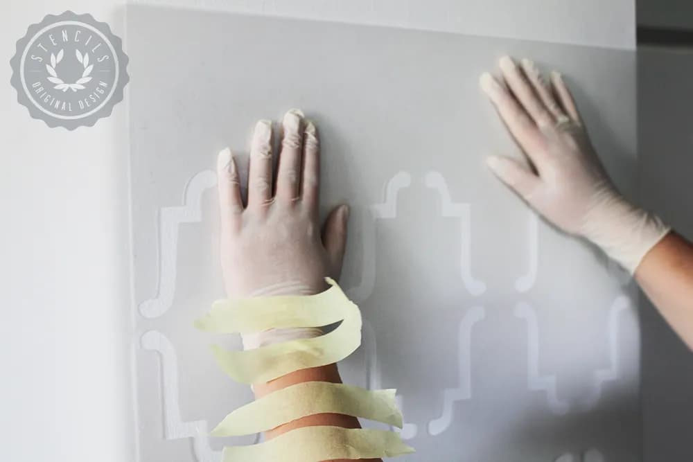 Jak malować szablonem na ścianie i uniknąć najczęstszych błędów