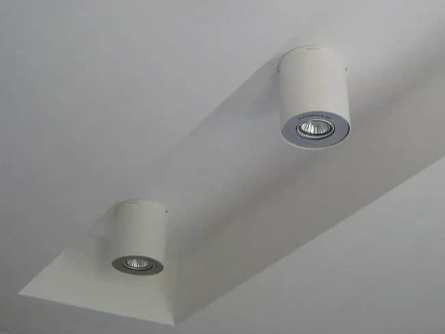 Jak zrobić sufit podwieszany w łazience - prosty sposób na metamorfozę wnętrza