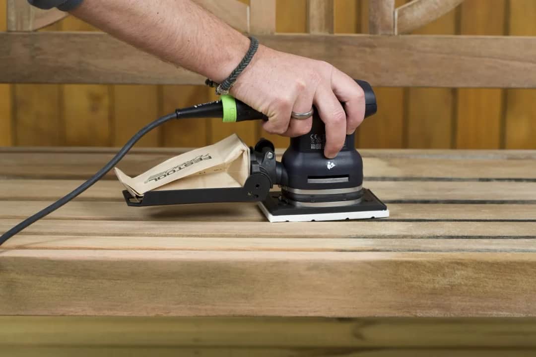 Jak zmyć farbę z mebli? Skuteczne metody na trudne plamy farby