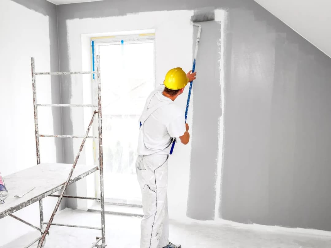 Ile kosztuje 1 m² malowania? Poznaj ukryte wydatki i szczegóły cenowe