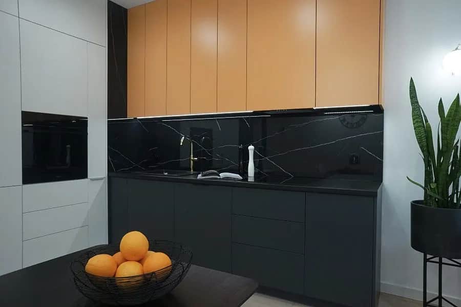 Jakie uchwyty do mebli kuchennych lakierowanych wybrać, aby się nie zawieść?