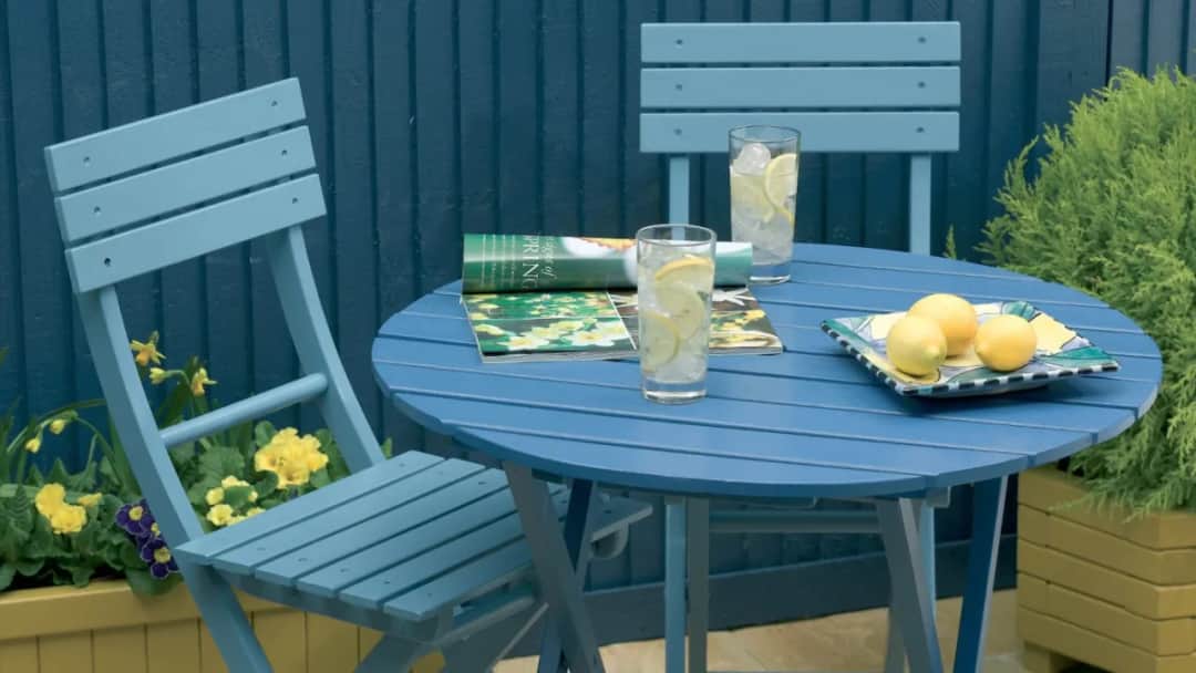 Jakie drewno na meble ogrodowe? Najlepsze gatunki i ich zalety