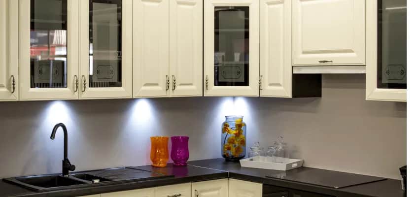 Czym myć szafki w kuchni? Skuteczne metody, które naprawdę działają