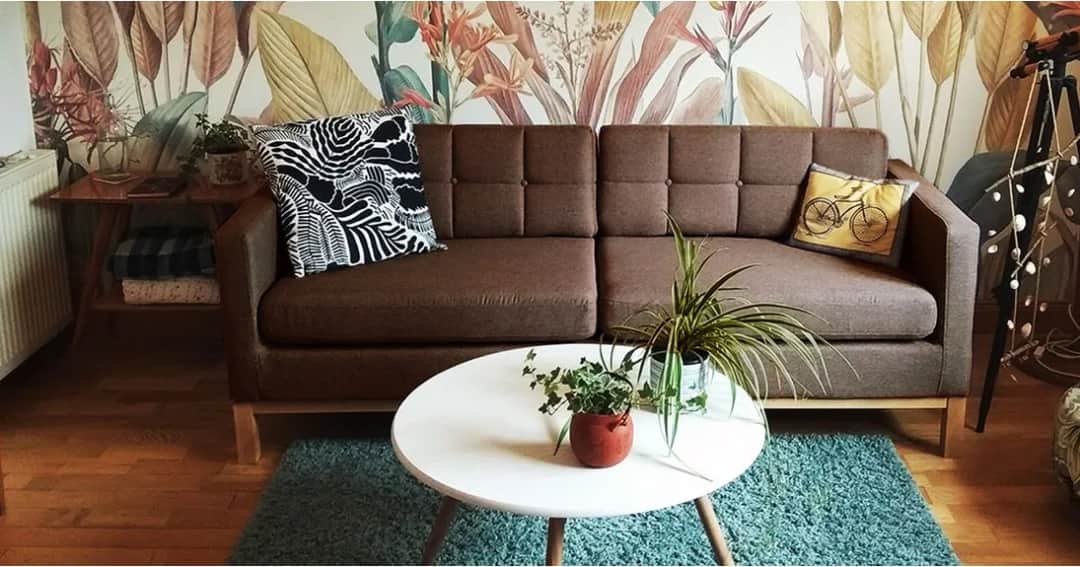 Jaki kolor kanapy do brązowych mebli – unikaj tych błędów w aranżacji