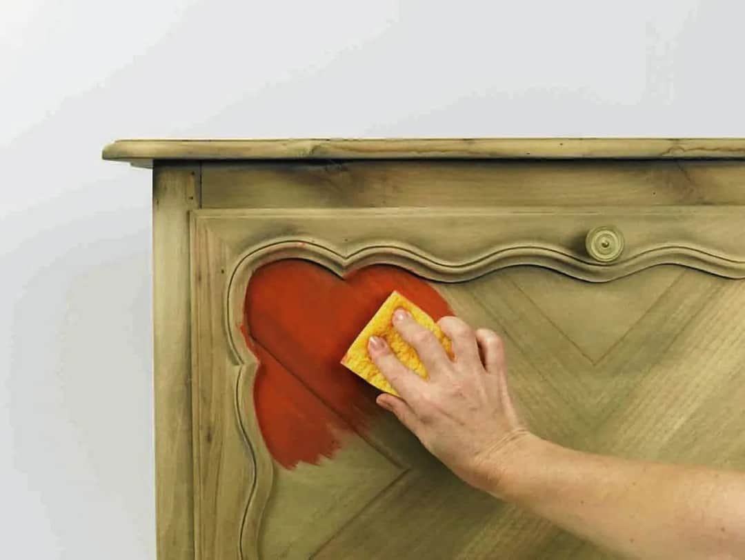 Czym pomalować stare meble? Najlepsze farby i techniki malowania