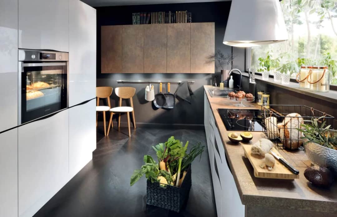 Co postawić na parapet w kuchni? Inspiracje na udane aranżacje.