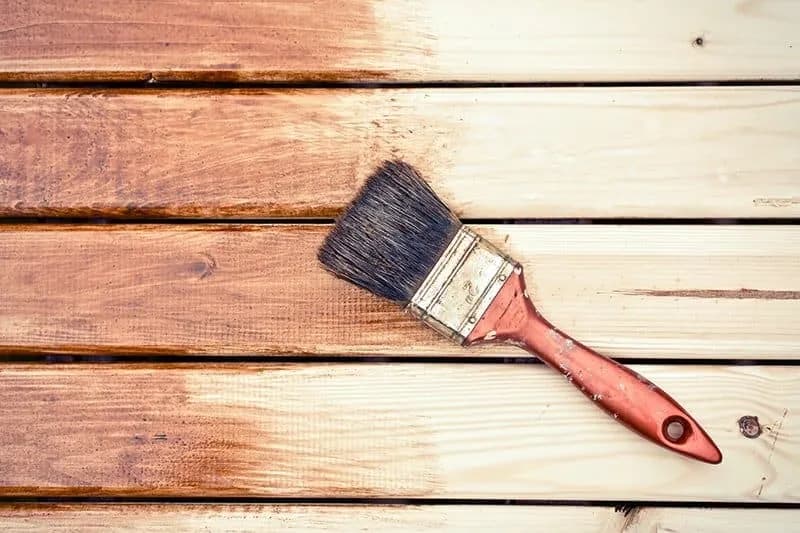 Czy można malować lakierobejcą na impregnat? Oto wszystko, co musisz wiedzieć