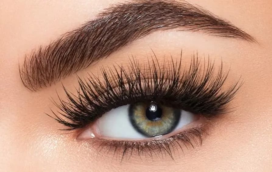 Czy doczepiane rzęsy się maluje? Poznaj zasady i zalecenia pielęgnacyjne.