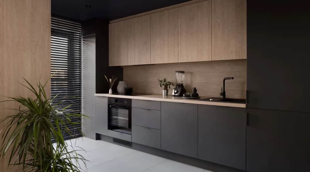 Czarna kuchnia jaki blat? Najlepsze materiały i stylowe połączenia