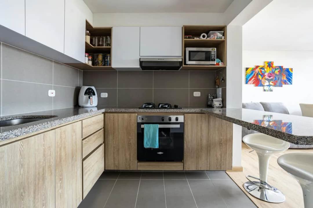 Jak łączyć kolory w kuchni, by stworzyć harmonijną przestrzeń?