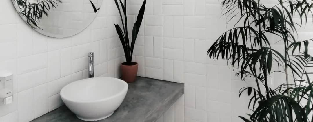 Czy warto malować płytki w łazience? Plusy, minusy i opinie użytkowników